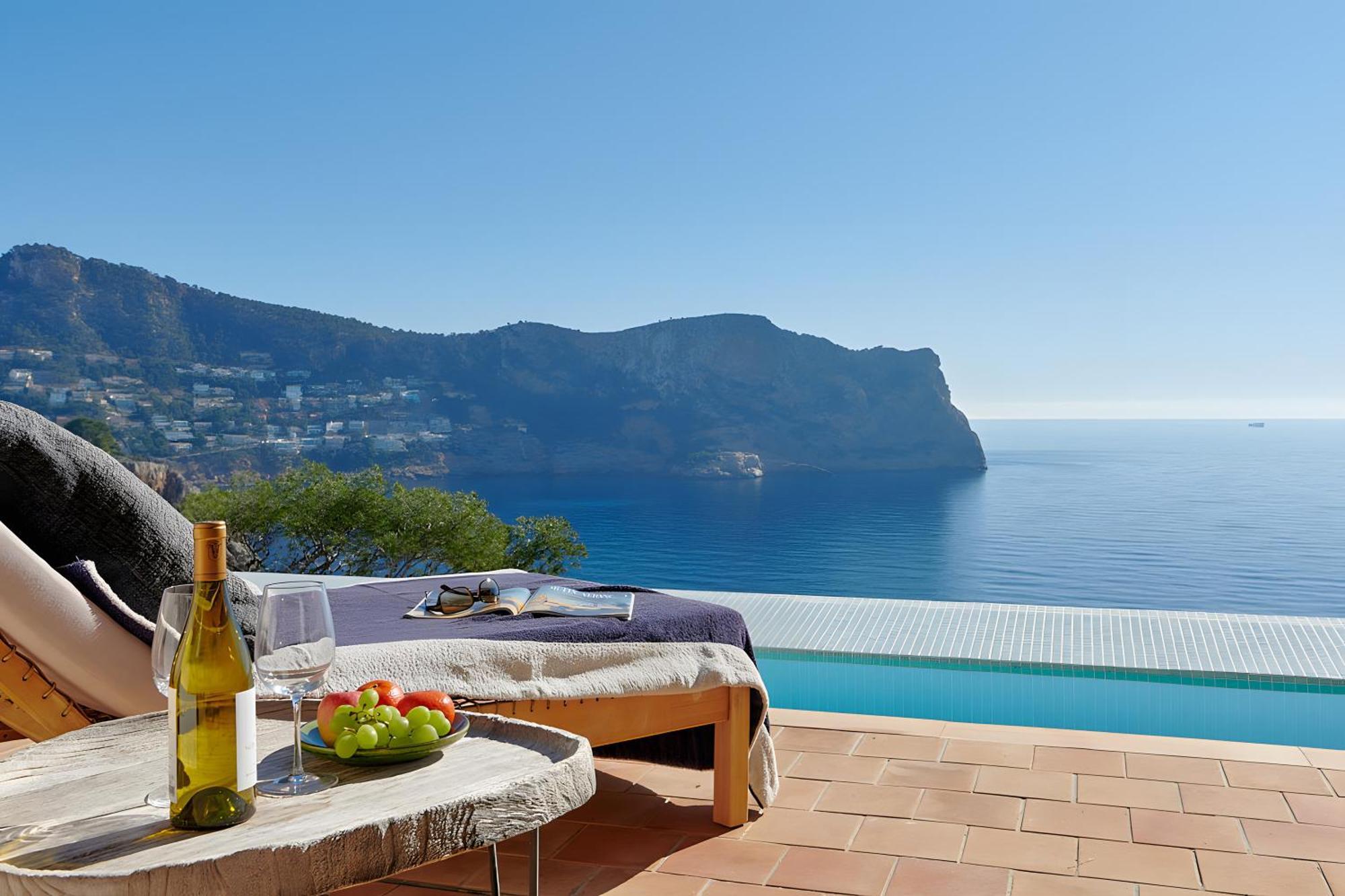 Mallorquin Oasis, In Port *