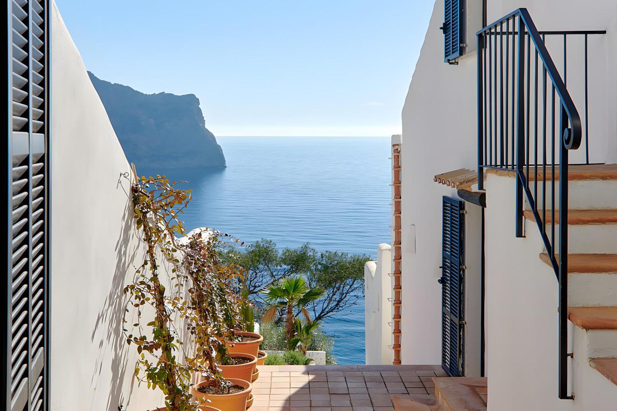 Mallorquin Oasis, In Port * Andratx